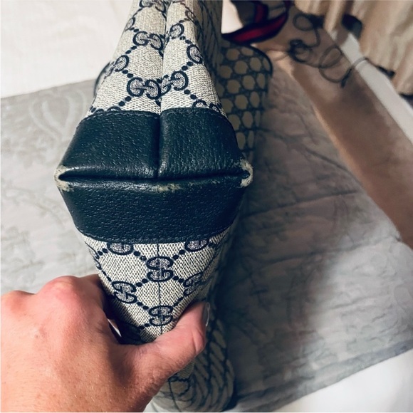 Rare vintage Navy Gucci tote w/ front pocket and red & navy stripe straps. - Picture 10 of 10